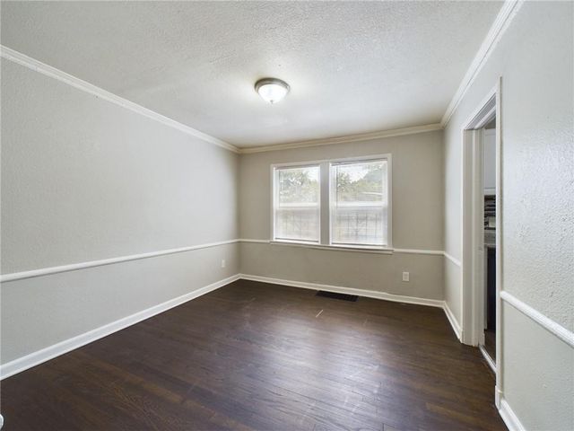 5015 E 40th Street, Kansas City, MO 64130