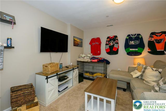 2254 Rising Hill Road, Whitehall Twp, PA 18052