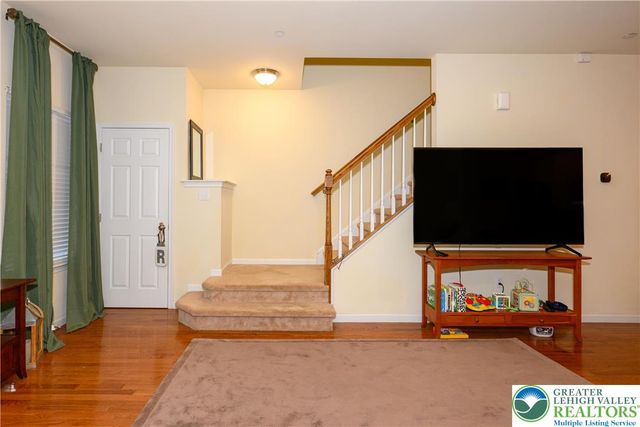 2254 Rising Hill Road, Whitehall Twp, PA 18052