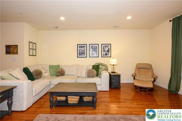 2254 Rising Hill Road, Whitehall Twp, PA 18052