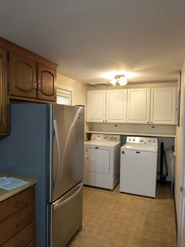 28 McLaughlin Terrace, Derby, CT 06418