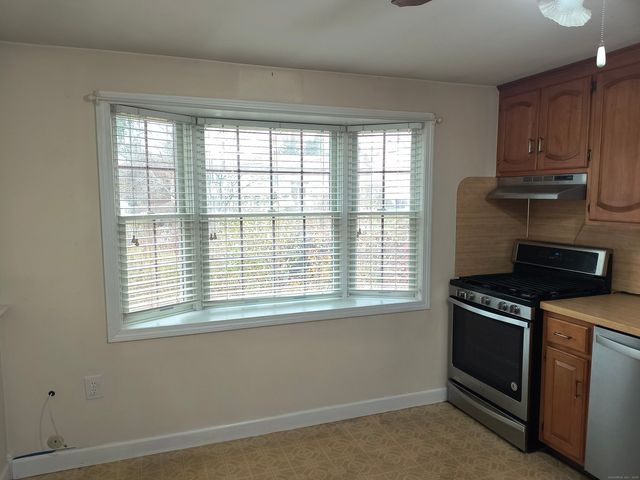 28 McLaughlin Terrace, Derby, CT 06418