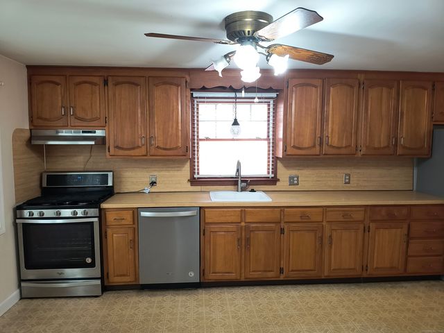 28 McLaughlin Terrace, Derby, CT 06418