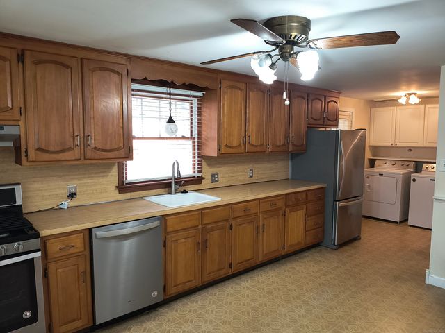 28 McLaughlin Terrace, Derby, CT 06418