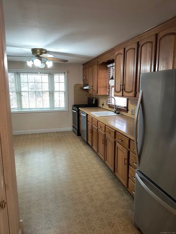 28 McLaughlin Terrace, Derby, CT 06418