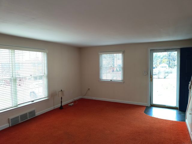 28 McLaughlin Terrace, Derby, CT 06418