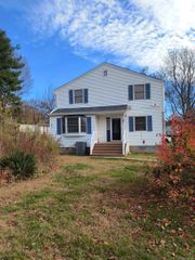 28 McLaughlin Terrace, Derby, CT 06418