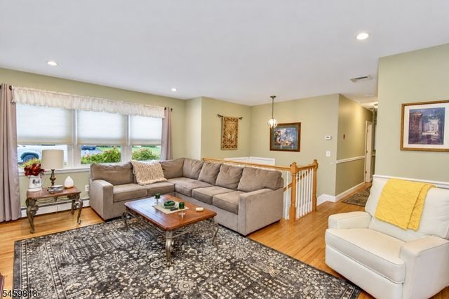 28 Yacht Club Dr, Jefferson Twp., NJ 07849