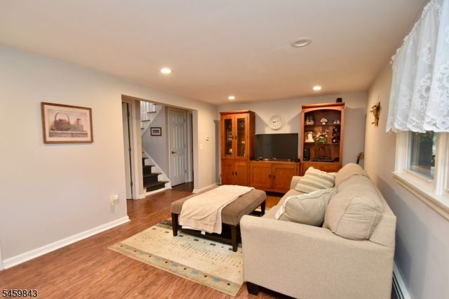 28 Yacht Club Dr, Jefferson Twp., NJ 07849