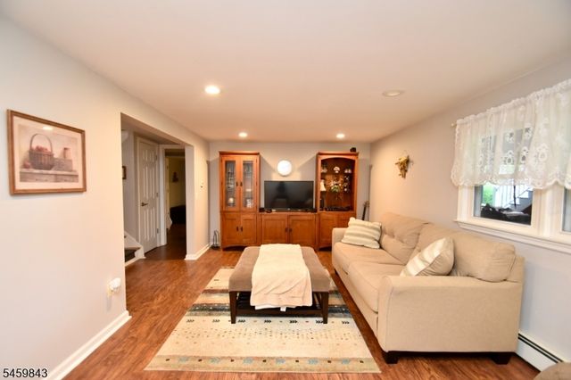 28 Yacht Club Dr, Jefferson Twp., NJ 07849