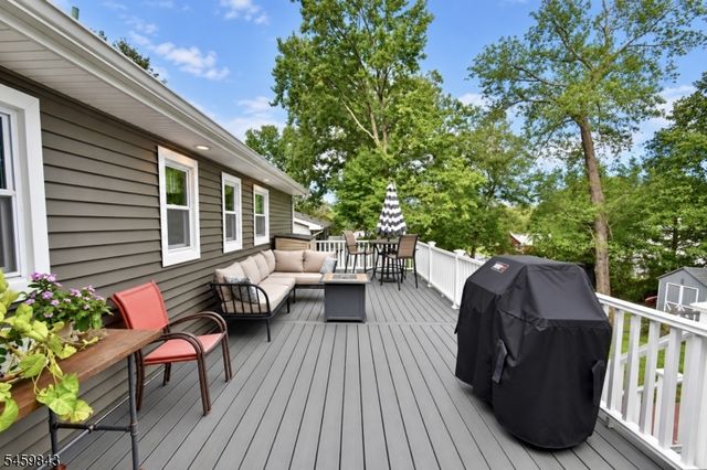 28 Yacht Club Dr, Jefferson Twp., NJ 07849
