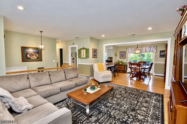 28 Yacht Club Dr, Jefferson Twp., NJ 07849