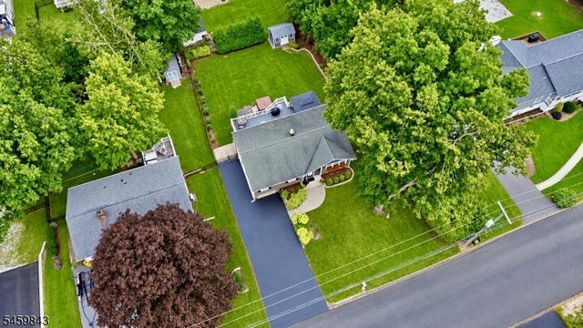 28 Yacht Club Dr, Jefferson Twp., NJ 07849