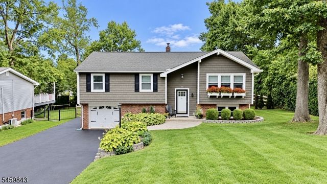 28 Yacht Club Dr, Jefferson Twp., NJ 07849