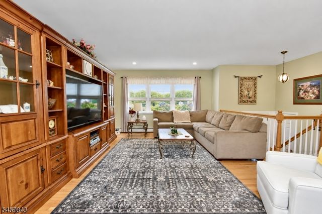 28 Yacht Club Dr, Jefferson Twp., NJ 07849