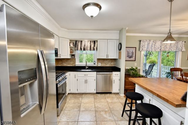 28 Yacht Club Dr, Jefferson Twp., NJ 07849