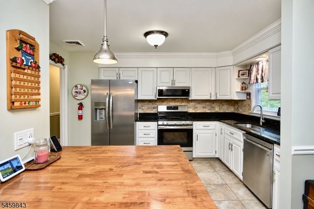 28 Yacht Club Dr, Jefferson Twp., NJ 07849