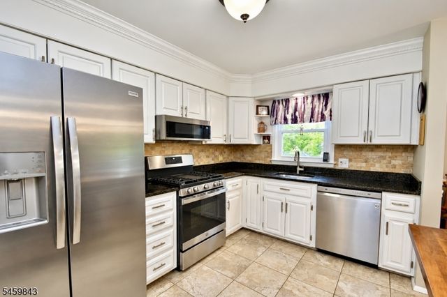 28 Yacht Club Dr, Jefferson Twp., NJ 07849