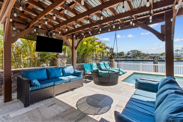 357 LA HACIENDA DRIVE, Indian Rocks Beach, FL 33785