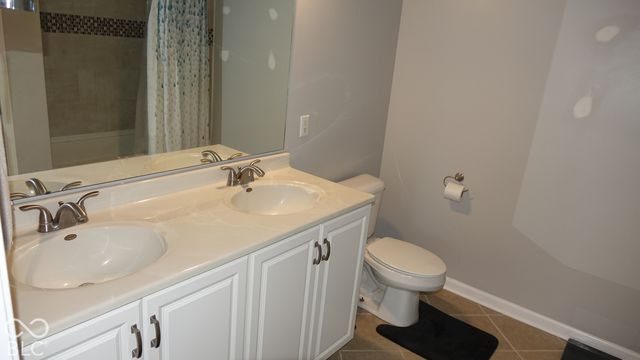 8140 Harshaw Drives, Indianapolis, IN 46239
