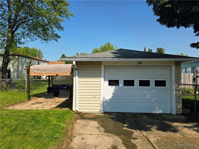 223 Collins Avenue, West Seneca, NY 14224