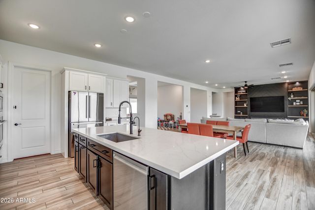 43607 N NATIONAL Court, New River, AZ 85087