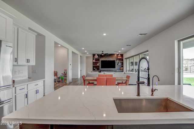 43607 N NATIONAL Court, New River, AZ 85087