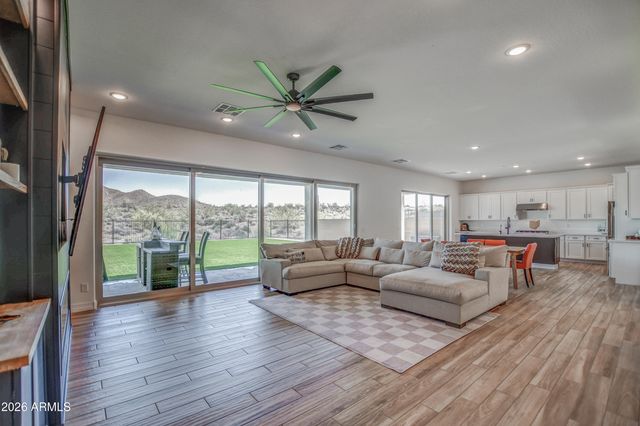 43607 N NATIONAL Court, New River, AZ 85087