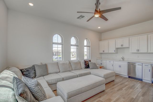 43607 N NATIONAL Court, New River, AZ 85087