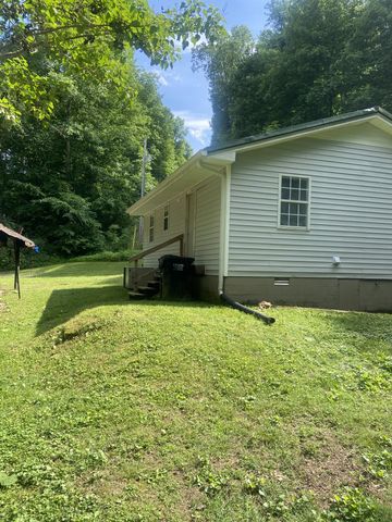 2750 Lyle Hollow Rd, Palmyra, TN 37142