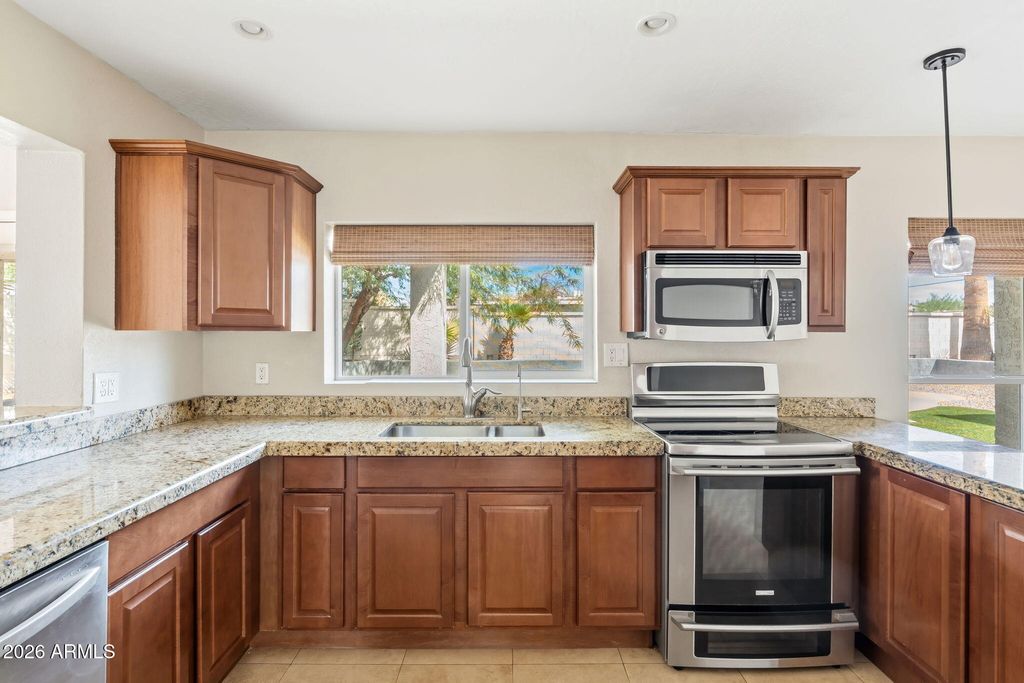 14201 N 11TH Way, Phoenix, AZ 85022 — photo 4