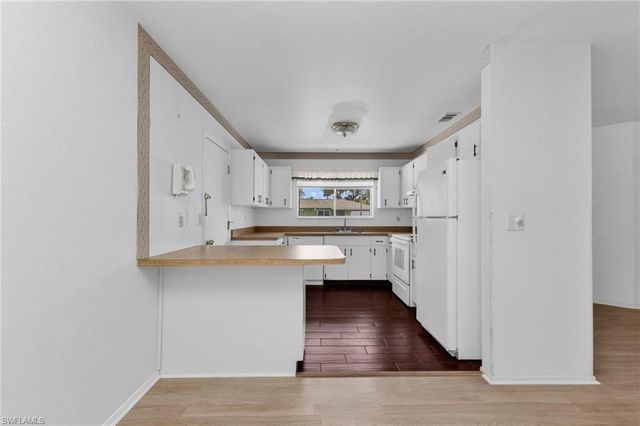 1361 Frizzell LN, Port Charlotte, FL 33948