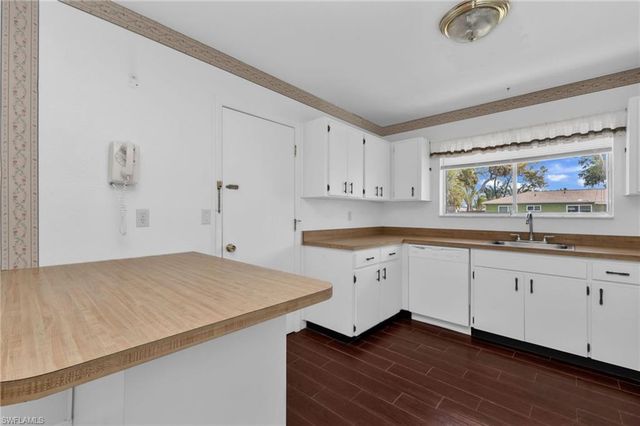 1361 Frizzell LN, Port Charlotte, FL 33948