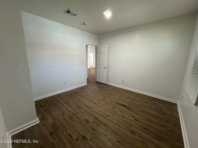 34 LA MAIN Court, Jacksonville, FL 32204