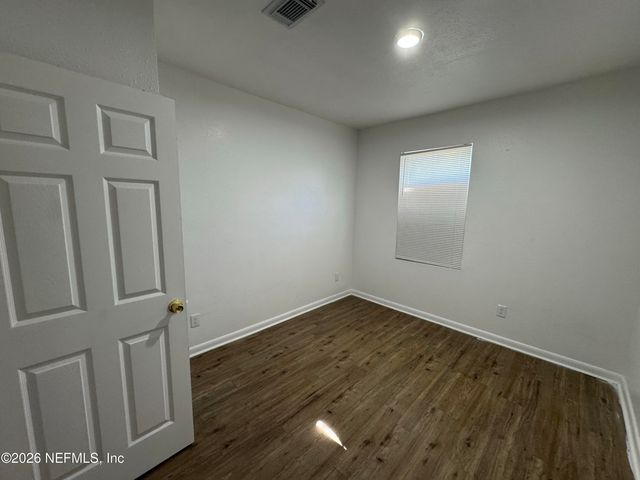 34 LA MAIN Court, Jacksonville, FL 32204