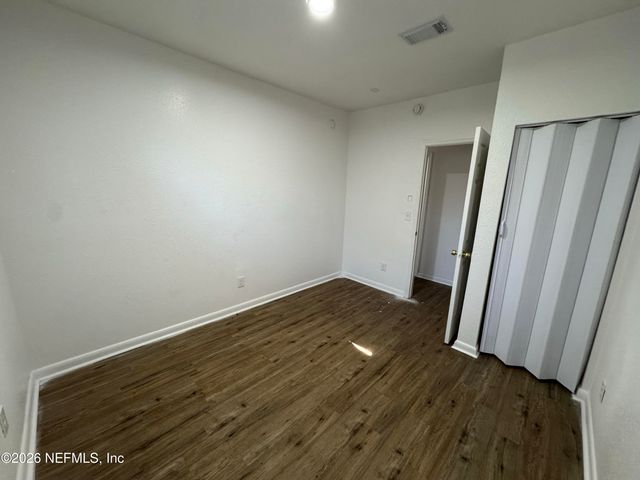 34 LA MAIN Court, Jacksonville, FL 32204