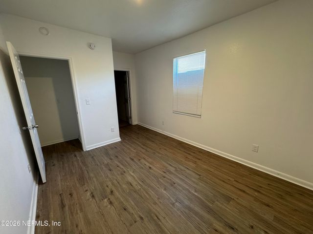 34 LA MAIN Court, Jacksonville, FL 32204