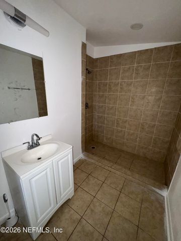 34 LA MAIN Court, Jacksonville, FL 32204