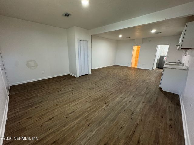 34 LA MAIN Court, Jacksonville, FL 32204