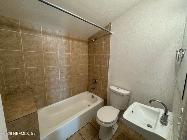 34 LA MAIN Court, Jacksonville, FL 32204