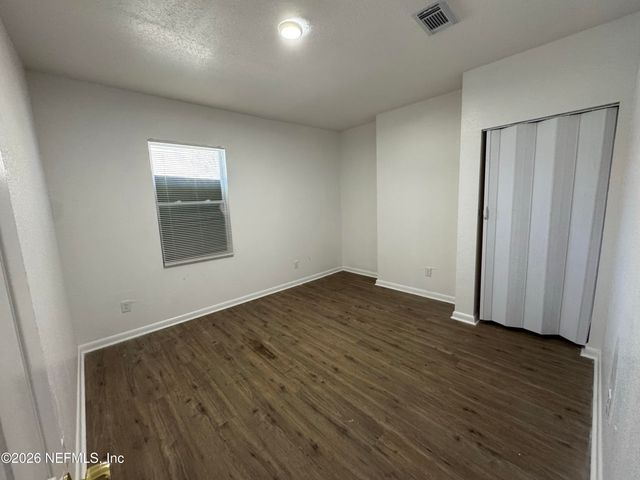 34 LA MAIN Court, Jacksonville, FL 32204