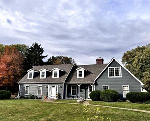 2746 Manor AVENUE, Mount Pleasant, WI 53406