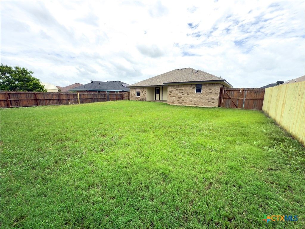 Image 36 of property listing at 305 Rowdy Drive, Killeen, TX 76542