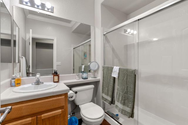 864 N Heartland Dr, Manteca, CA 95337