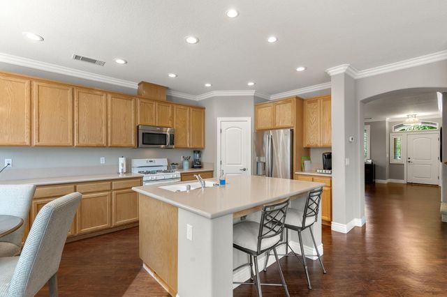 864 N Heartland Dr, Manteca, CA 95337