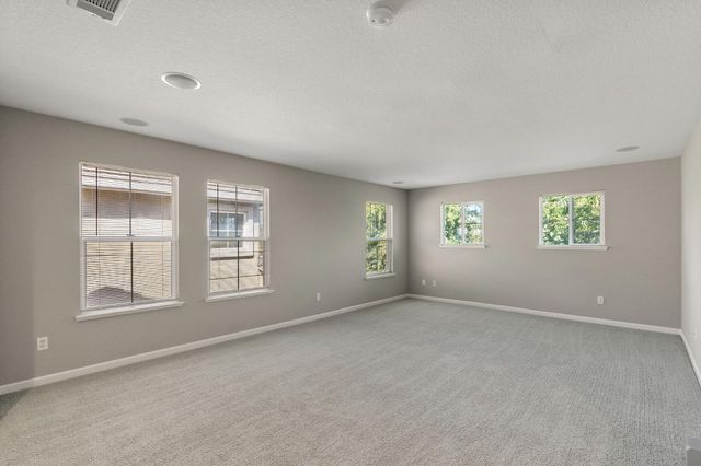 864 N Heartland Dr, Manteca, CA 95337