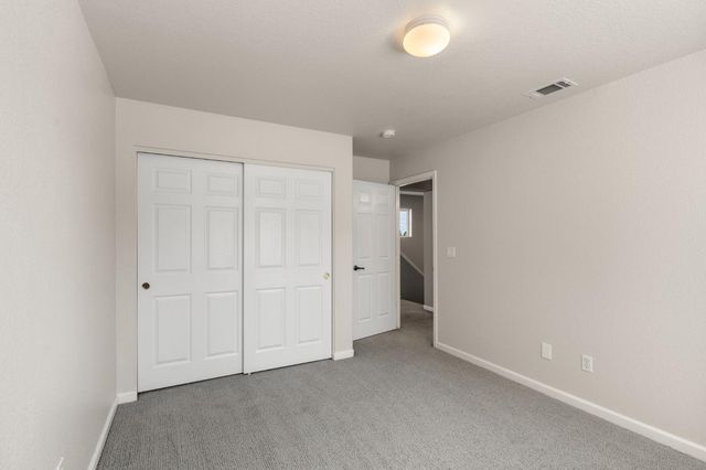 864 N Heartland Dr, Manteca, CA 95337