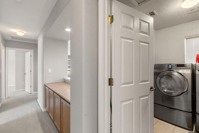 864 N Heartland Dr, Manteca, CA 95337