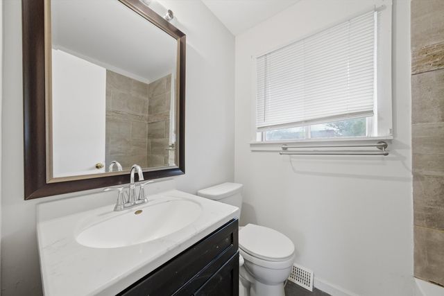 2064 LIONCREST Drive 2064, Richton Park, IL 60471