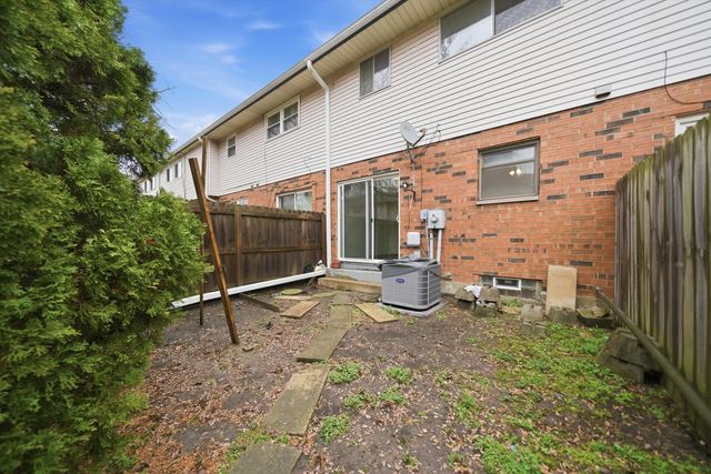 2064 LIONCREST Drive 2064, Richton Park, IL 60471